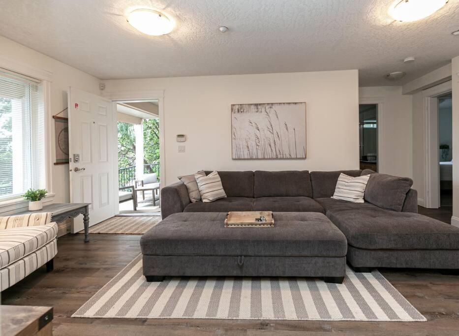 Вілла Cozy Renovated Oasis W Private Terrace & Parking Вікторія Екстер'єр фото